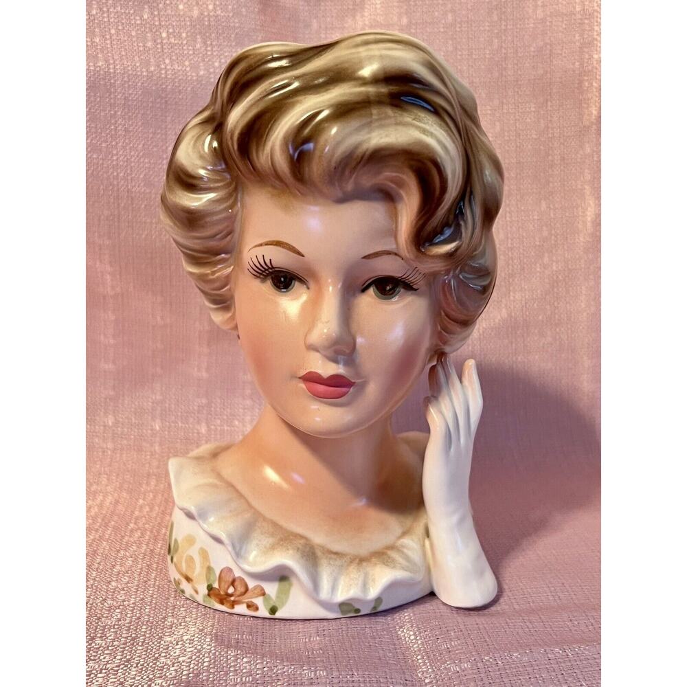 VINTAGE 1964 RELPO 5543 A LADY HEAD VASE LONG EYE LASHES RUFFLED COLLAR